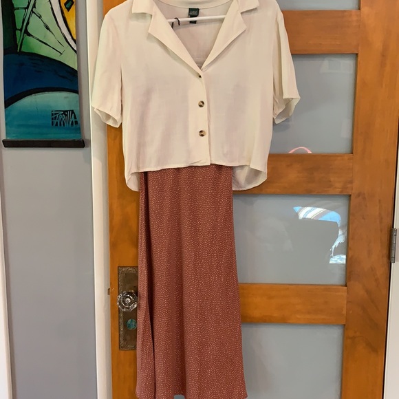 Linen Cropped Button Down - Picture 4 of 4